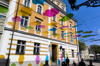 Nowe ozdoby na leszczyńskich ulicach. Wróblewskie w ferii barw.