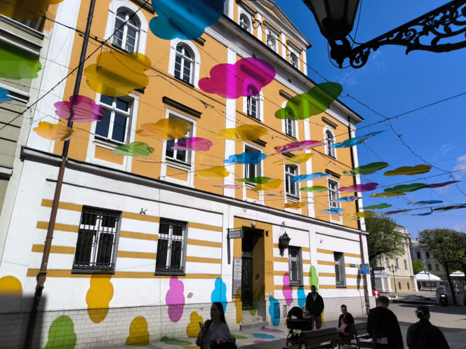 Nowe ozdoby na leszczyńskich ulicach. Wróblewskie w ferii barw.