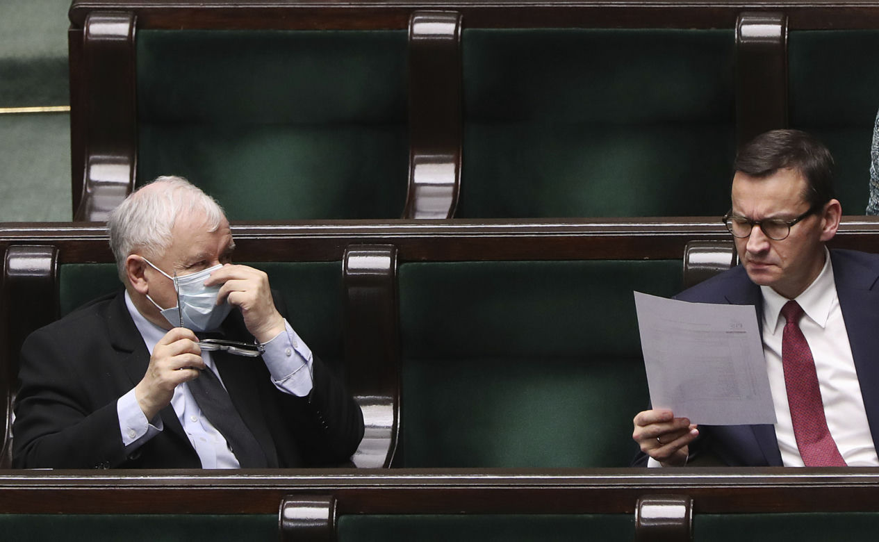  Sejm głosuje a Kaczyński szpera w ...