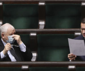  Sejm głosuje a Kaczyński szpera w ...