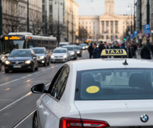 Wypadki z udziałem kierowców z zagranicy. Poseł żąda od rządu szczegółowych danych o taksówkarzach