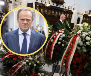 Niezwykły gest Donalda Tuska na pogrzebie Wandy Traczyk-Stawskiej. Trudno powstrzymać łzy