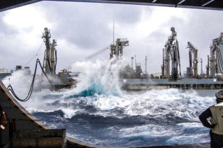 Kolizja USS Truxtun i USNS Supply na Karaibach – ryzyko w operacjach RAS