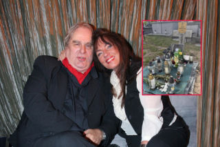 Grób Marka Perepeczki w opłakanym stanie. Folia i zielona wykładzina zamiast godnego pomnika