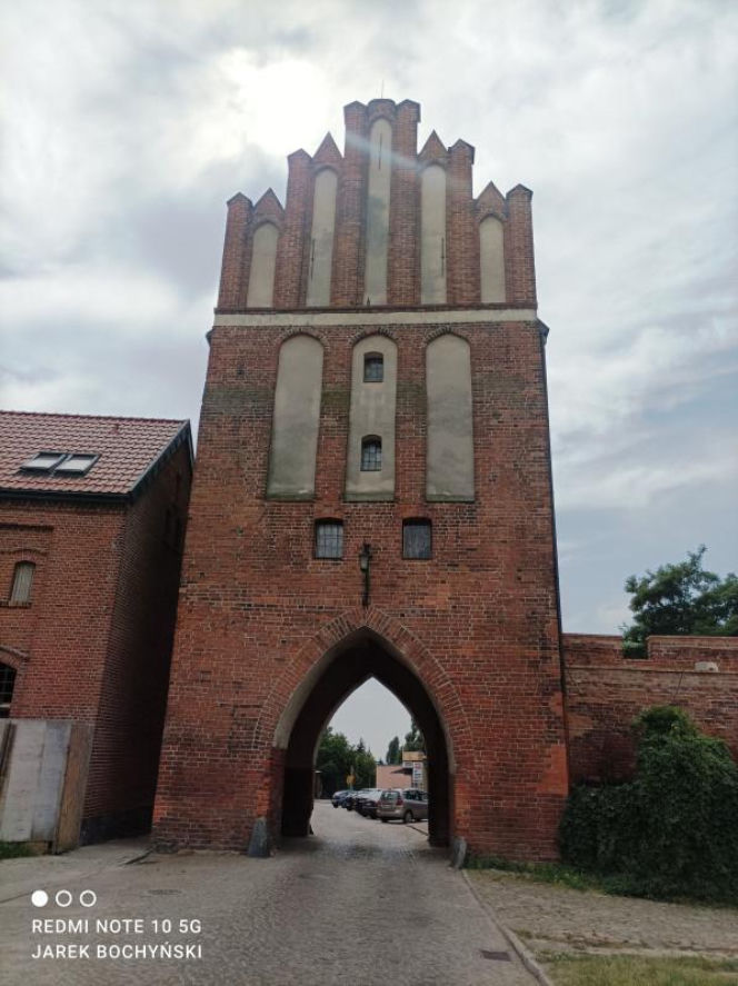 To najdłuższe mury obronne w woj. warmińsko-mazurskim. Otaczają Stare Miasto