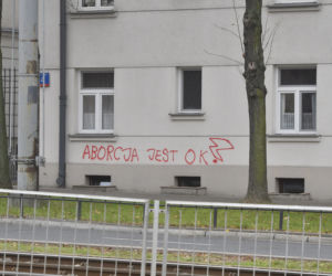 Protestujący pomazali Żoliborz!