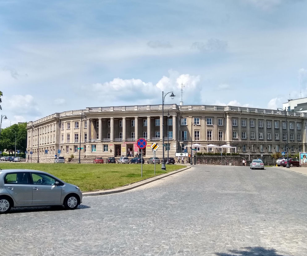 Dawny Dom Partii w Białymstoku sprzedany za miliony. Studenci szykują wyjątkowe pożegnanie