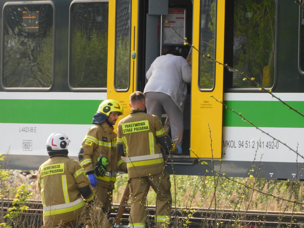 Tragedia w Ząbkach. Nie żyje pieszy. Wtargnął na tory w niedozwolonym miejscu