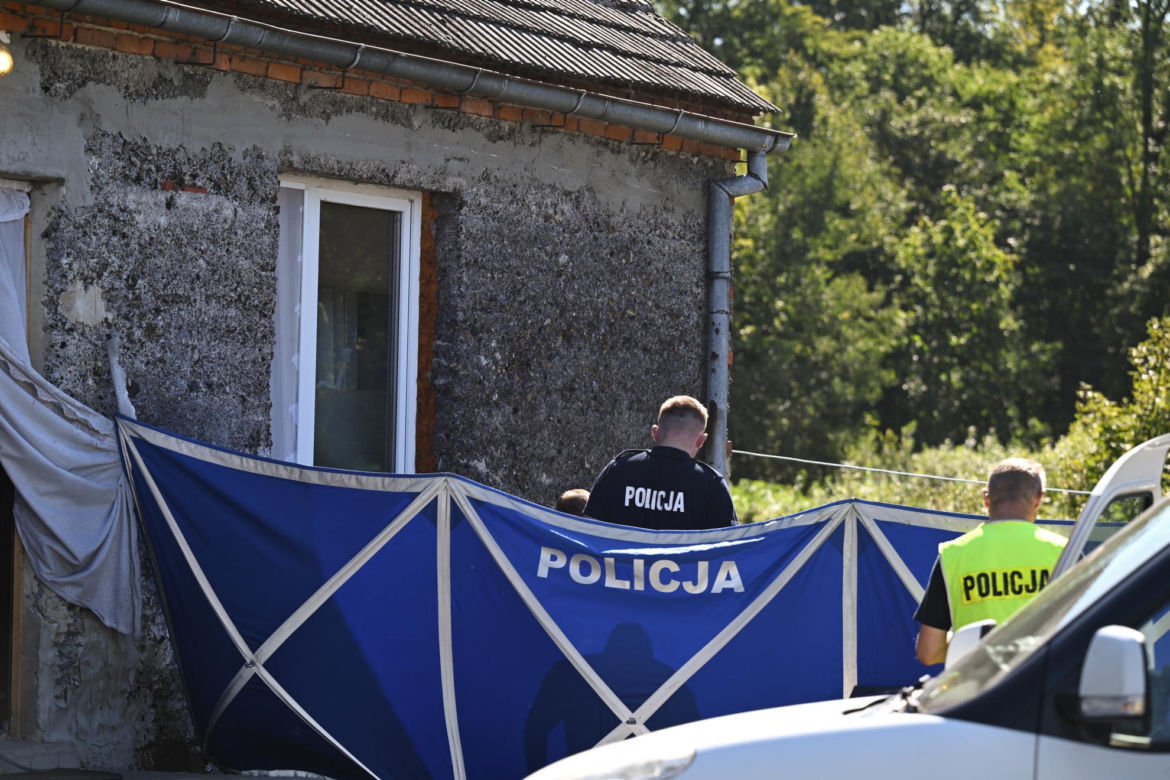 Zwłoki trzech noworodków zakopane w piwnicy. 20-latka matką, tatusiem dzieci jest jej 54-letni ojciec