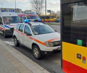 Czteromiesięczne dziecko wypadło z wózka podczas hamowania. Dramat w miejskim autobusie