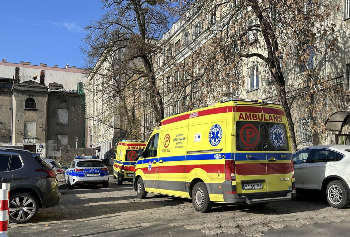 Tragedia na Woli. 15-miesięczne dziecko wypadło z okna. Zmarło mimo reanimacji