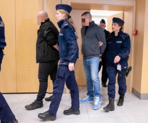 Przed Sądem Okręgowym w Poznaniu stanęli oskarżeni o porwanie i próbę zgwałcenia 16-latka