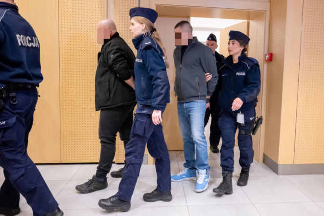 Przed Sądem Okręgowym w Poznaniu stanęli oskarżeni o porwanie i próbę zgwałcenia 16-latka