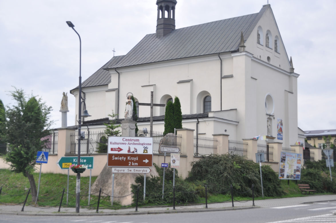 Turyści na Świętym Krzyżu