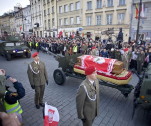 Przewiezienie trumien pary prezydenckiej