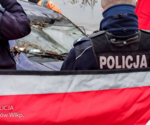 Gorzów: Samochód leżał w rzece do góry kołami
