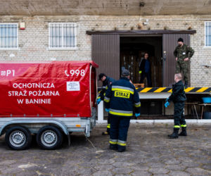 Strażacy w OSP Banino dostarczają sprzęt do szpitali w Gdańsku