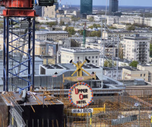 Wiecha zawisła na Upper One w sercu stolicy