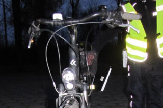 66-letnia rowerzystka zakończyła przedświąteczny rajd w rowie. Była kompletnie pijana