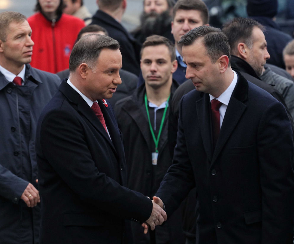 Prezydent RP Andrzej Duda i prezes PSL Władysław Kosiniak-Kamysz przed przed pomnikiem Wincentego Witosa, 11 bm. w Warszawie