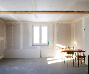 Tragiczny wypadek przerwał marzenia. Ekipa Nasz Nowy Dom walczyła z czasem. ZDJĘCIA domu przed i po remoncie