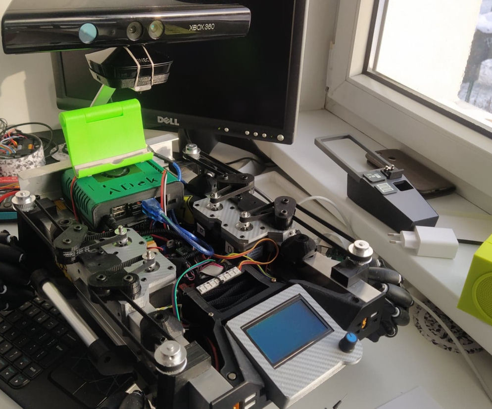 Studenci walczyli o zwycięstwo w kategoriach programistycznej i robotycznej.