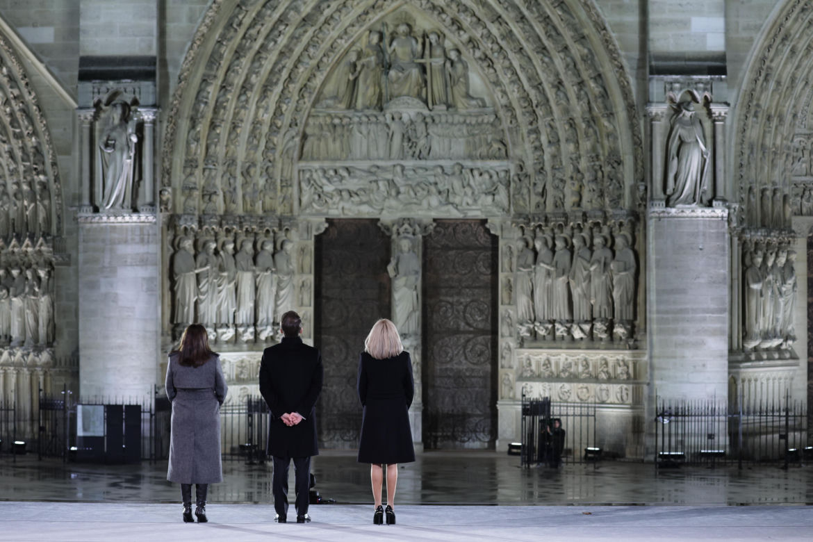 Paryż. Uroczyste otwarcie katedry Notre Dame