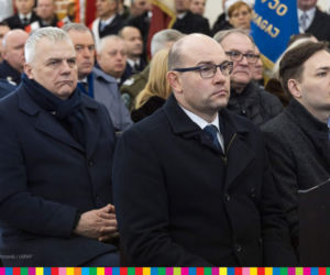 Łomża. Biskup Stanisław Stefanek pochowany. Żegnały go setki ludzi
