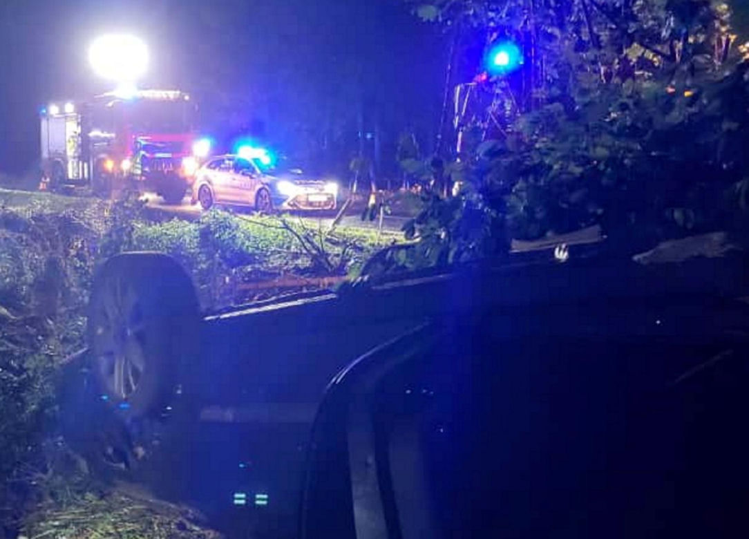 Śmiertelny wypadek pod Zgorzelcem. Kierujący osobówką zginął, dziecko zostało ranne [ZDJĘCIA]