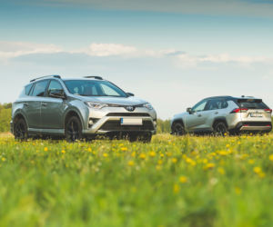Toyota RAV4 piąta generacja & Toyota RAV4 czwarta generacja