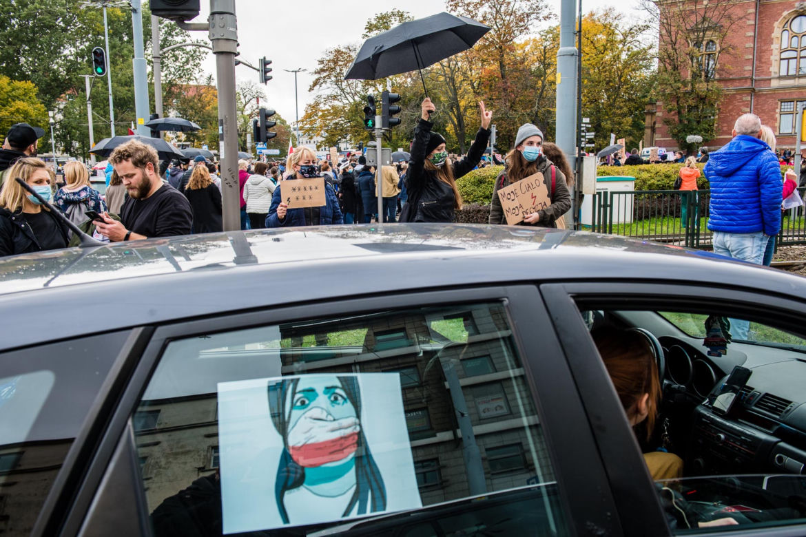 Strajk Kobiet: Protest w Gdańsku! Policja użyła gazu. 4 osoby zatrzymane [ZDJĘCIA]