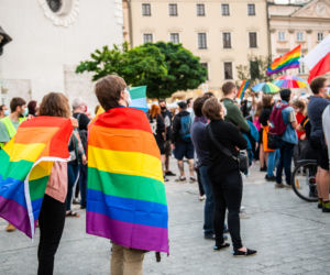 Demonstracja LGBT i narodowców na krakowskim Rynku