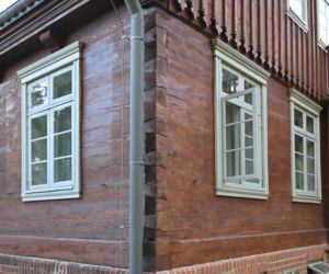 Drewniany dom w Jazowej na Żuławach - zabytek z 1887 r. odzyskał blask po pożarze