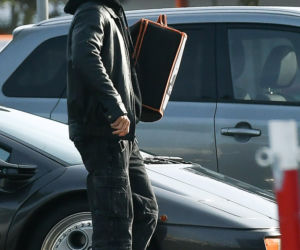 Maciej Musiał najpierw pieści auto, potem dziewczynę