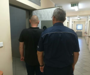 Pościg za skuterem w Nieporęcie: Kierowca pijany, pasażer poszukiwany!