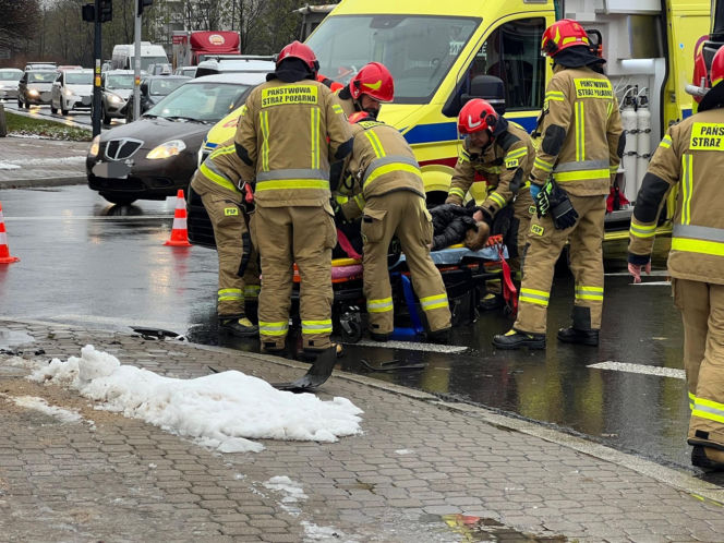 Wypadek na Maczka w Warszawie. Trzy osoby w szpitalu, ogromne utrudnienia w kierunku centrum.
