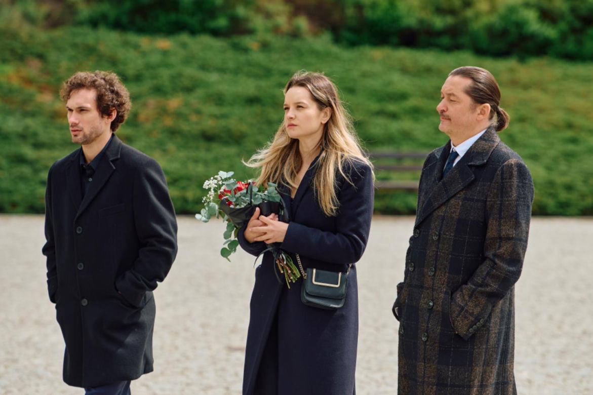 Na Wspólnej, odc. 4268. Bogdan (Wojciech Brzeziński), Jarek (Wojciech Rotowski), Kasia (Julia Chatys)
