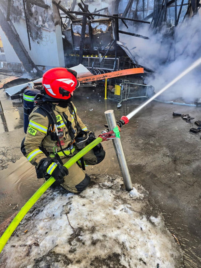 Spłonęła Biedronka w Polkowicach