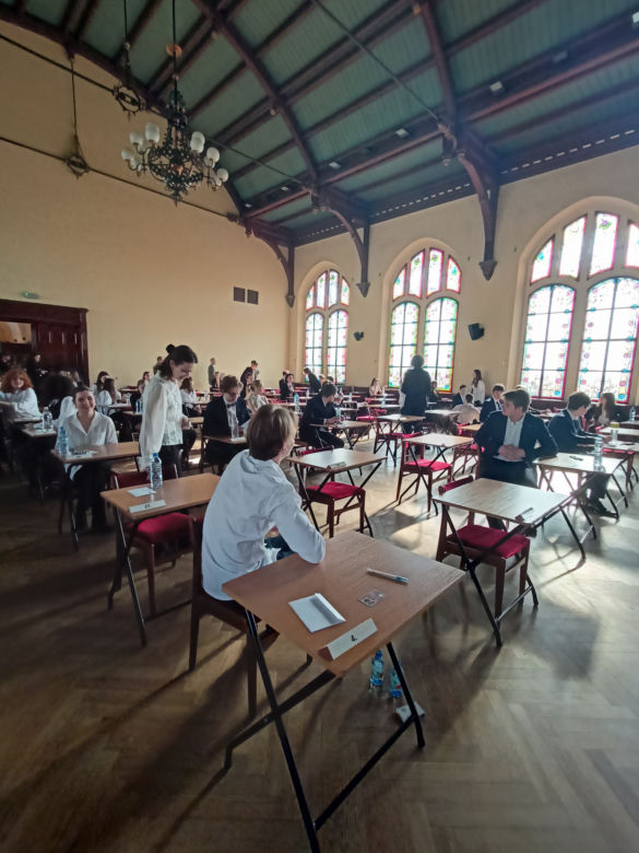 Licealiści tuż przed maturą z języka polskiego