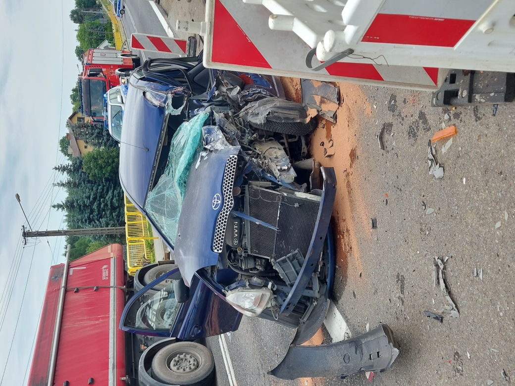 Wypadek W Lubieni. Ciężarówka zderzyła się z osobówką