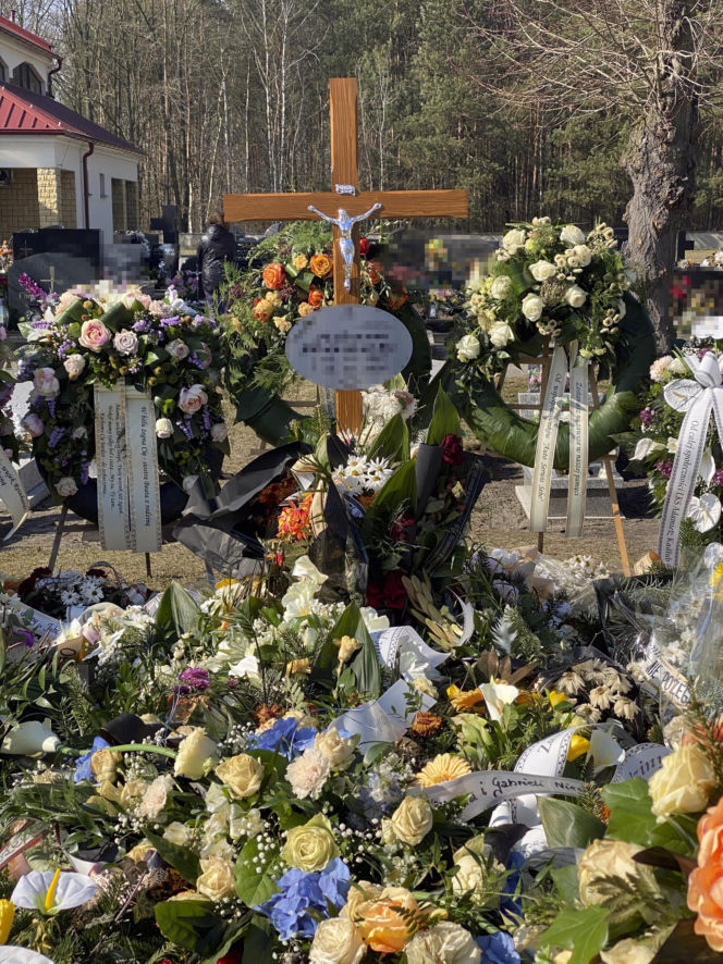 Rodzinna masakra w Kadłubie. Ojczym i prababcia 17-letniego mordercy spoczęli w osobnych grobach