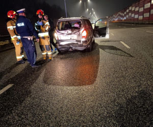Wielka kraksa na Trasie Łazienkowskiej. Zgasł mu Opel, huknął w niego Renault