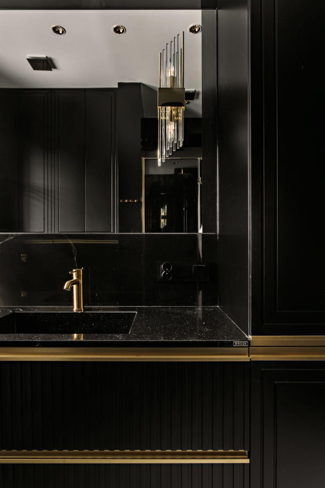 Między minimalizmem a złotym detalem. Elegancki dom w Katowicach