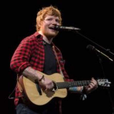 Ed Sheeran nie grał na żywo podczas Glastonbury 2017? Wokalista odpowiedział – informacje, premiery teledysków – ESKA.pl