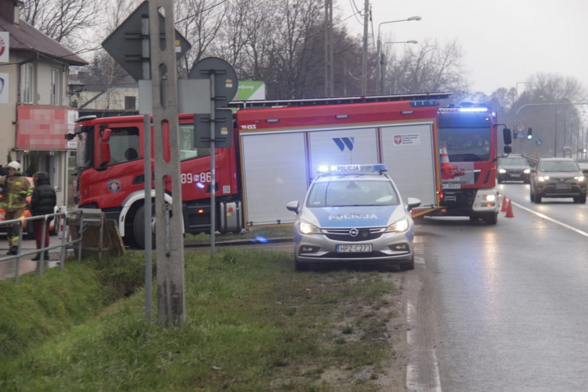 Koparka rozpruła rurę z gazem. Wielka ewakuacja mieszkańców w Raszynie