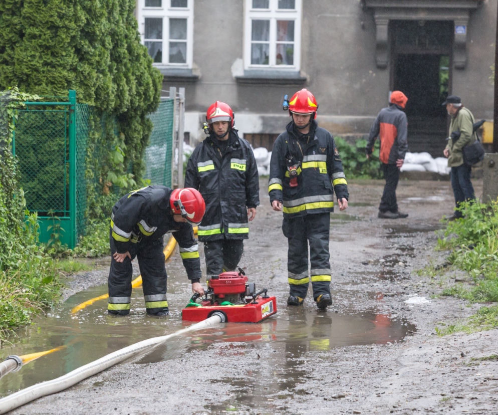 Sytuacja powodziowa na Śląsku: Strażacy w ciągu doby interweniowali prawie tysiąc razy!