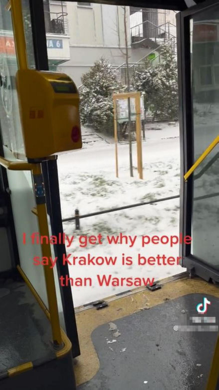 Autobus miejski gnał z pasażerami przy otwartych drzwiach. Przerażające sceny na Ursynowie