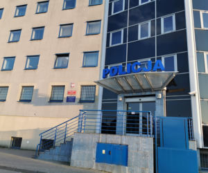 Ostrów. Już spokojniej po krwawym piątku. Ale policja wciąż przy szkołach