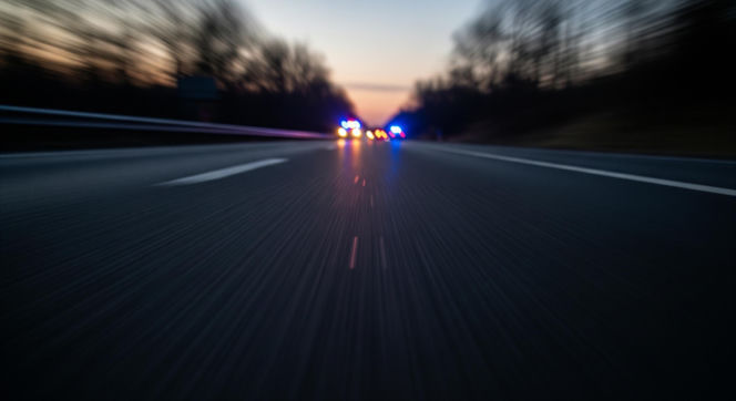 Radiowóz zderzył się z osobówką. Czy to policjanci ponoszą winę za wypadek?