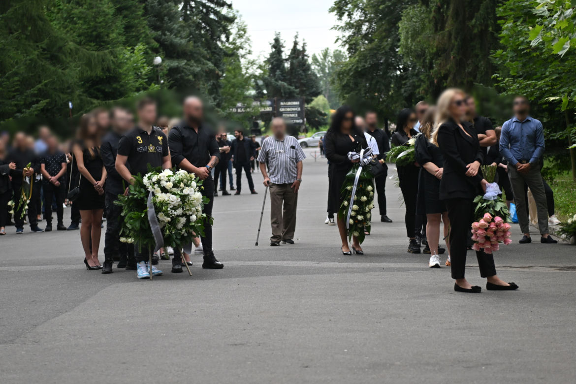 Pogrzeb Patryka P. Na cmentarzu pojawili się ochroniarze. Poruszające sceny podczas uroczystości